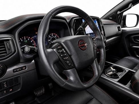Used 2023 Nissan Titan PRO-4X w/ Pro-4x Convenience Package AWD/4WD image 15