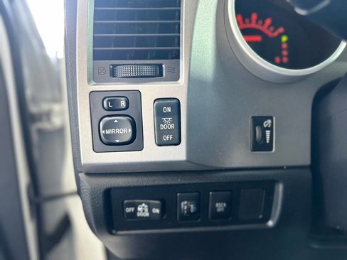 Used 2013 Toyota Tundra 4x4 CrewMax image 52