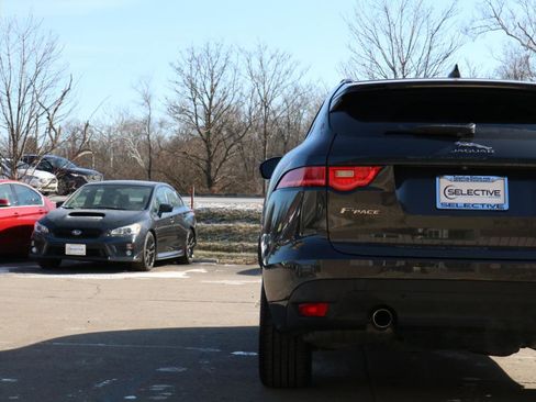 Used 2018 Jaguar F-PACE R-Sport image 12