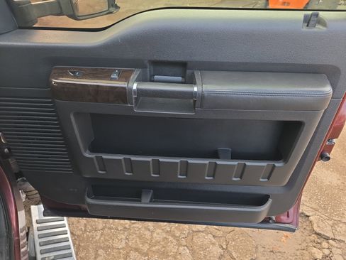 Used 2015 Ford F250 Platinum w/ Platinum Package image 31