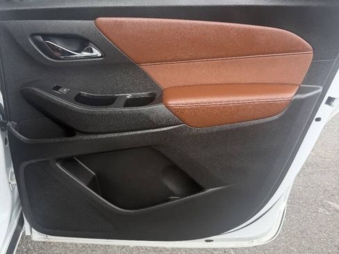 Used 2018 Chevrolet Traverse High Country AWD/4WD image 16