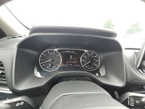 Used 2025 Nissan Rogue SV FWD image 26