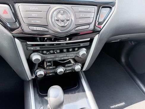 Used 2014 Nissan Pathfinder SV AWD/4WD image 13