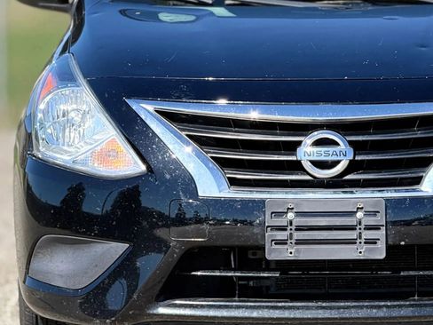 Used 2019 Nissan Versa SV image 11