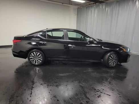 Used 2025 Nissan Altima 2.5 SV FWD image 9