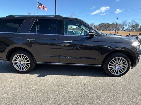 Used 2024 Ford Expedition Limited image 7