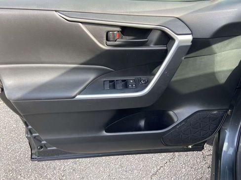 Used 2022 Toyota RAV4 LE image 12