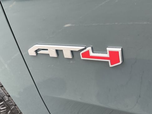 Used 2025 GMC Yukon AT4 w/ AT4 Premium Package AWD/4WD image 10