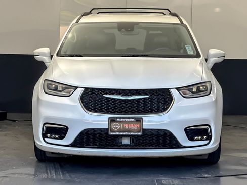 Used 2022 Chrysler Pacifica Touring-L FWD image 8