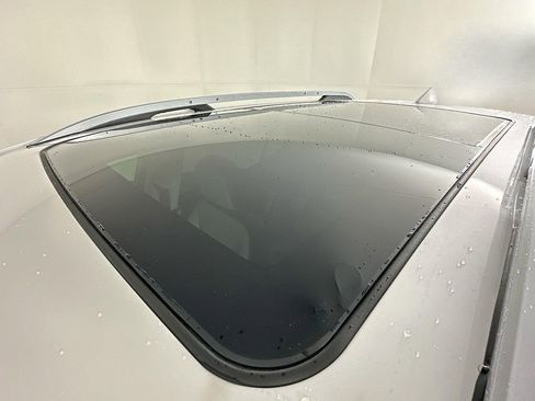 Used 2023 GMC Terrain SLT image 28