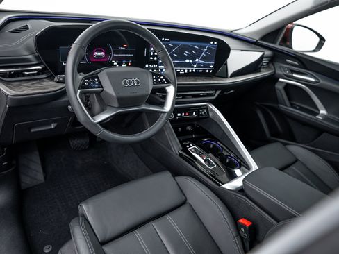 Used 2025 Audi Q5 Premium Plus w/ Premium Plus AWD/4WD image 8