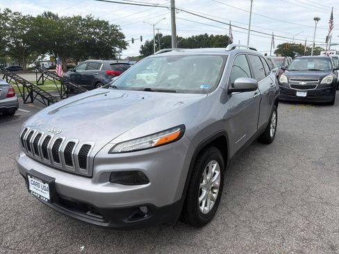 Used 2016 Jeep Cherokee Latitude w/ Safety/Convenience Group AWD/4WD image 4