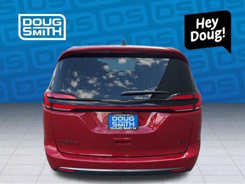 New 2026 Chrysler Pacifica Select image 5