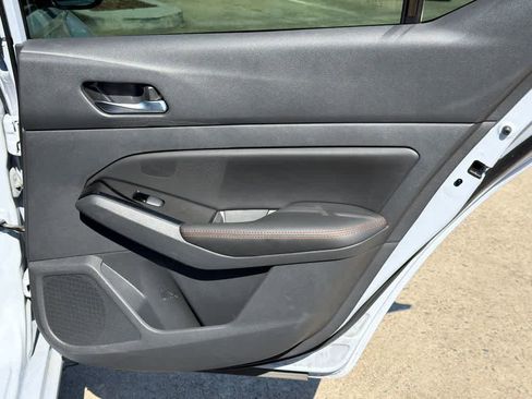 Used 2024 Nissan Altima 2.5 SR FWD image 14