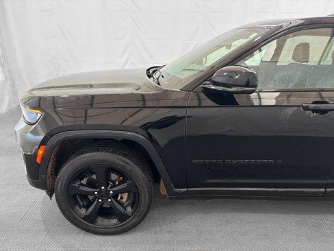 Used 2023 Jeep Grand Cherokee Altitude AWD/4WD image 3