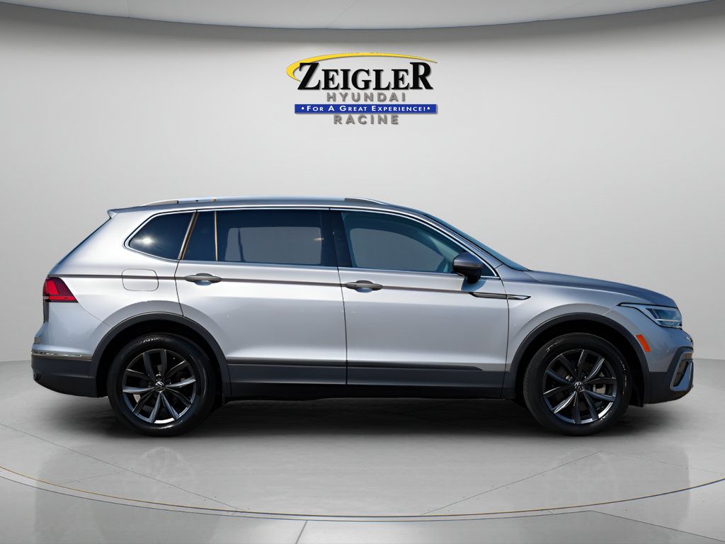 Used 2023 Volkswagen Tiguan SE w/ Panoramic Sunroof Package FWD image 8