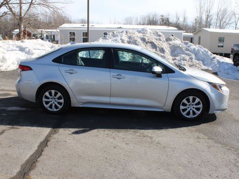Used 2023 Toyota Corolla LE image 4