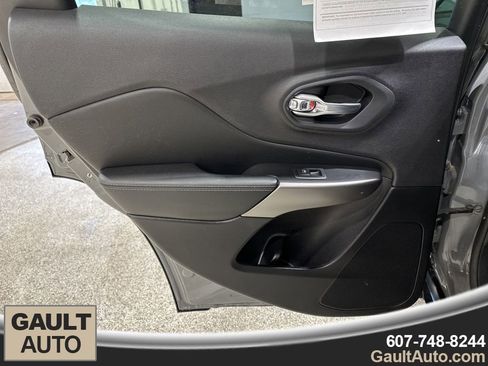 Used 2021 Jeep Cherokee Latitude Lux w/ Sun & Sound Group image 13