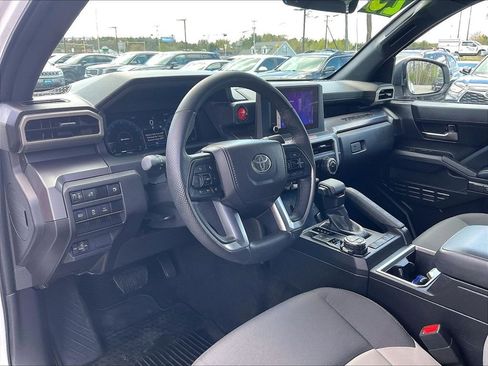 Used 2025 Toyota Tacoma TRD Off-Road AWD/4WD image 8