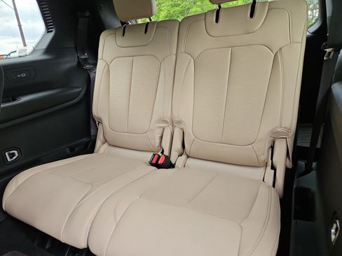Used 2023 Jeep Grand Cherokee L Limited w/ Luxury Tech Group II AWD/4WD image 20