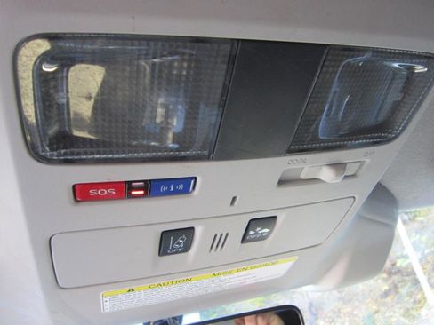 Used 2017 Subaru Crosstrek 2.0i Premium image 35