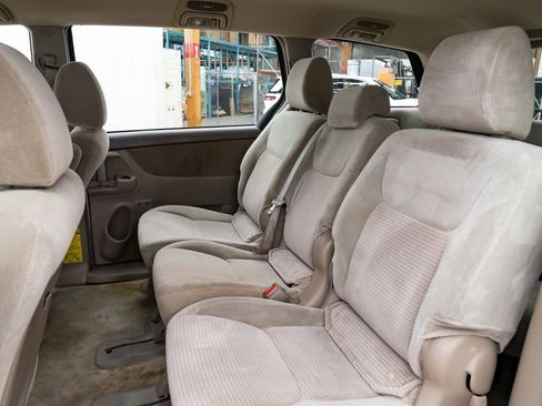 Used 2010 Toyota Sienna CE FWD image 18