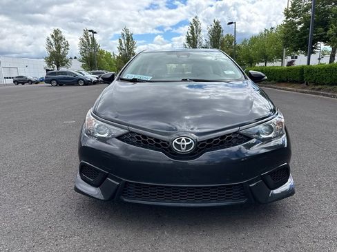 Used 2017 Toyota Corolla iM w/ Carpet Mat Package FWD image 2