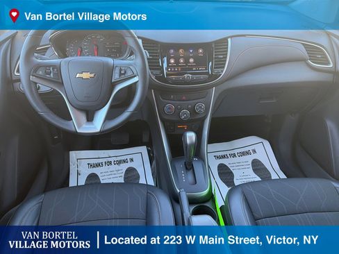 Used 2022 Chevrolet Trax LT w/ LT Convenience Package AWD/4WD image 24