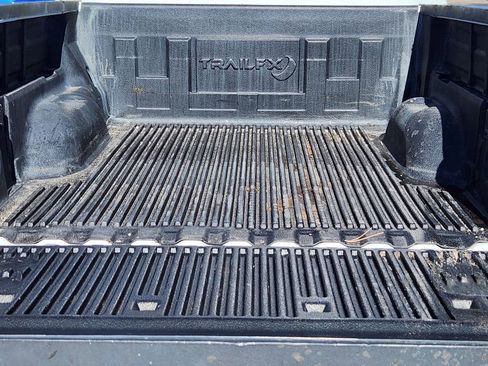 Used 2021 Chevrolet Colorado LT AWD/4WD image 18