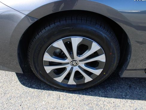 Used 2021 Toyota Prius Prime LE FWD image 12