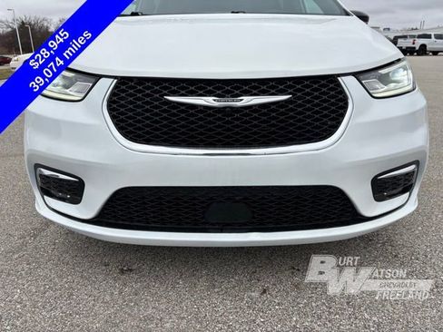 Used 2025 Chrysler Pacifica Select FWD image 10