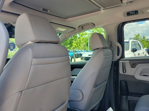 Used 2024 Honda Odyssey Touring image 16
