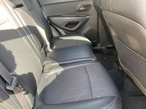 Used 2019 Chevrolet Trax LT w/ LT Convenience Package FWD image 21