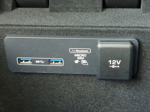 Used 2019 Land Rover Range Rover Velar S image 32