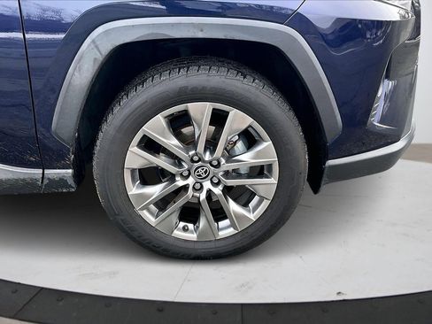 Used 2020 Toyota RAV4 XLE Premium image 35