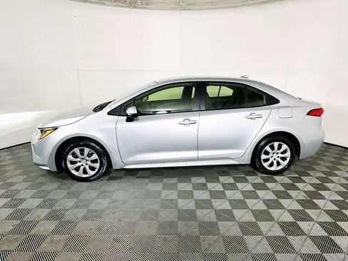 Used 2023 Toyota Corolla LE image 6