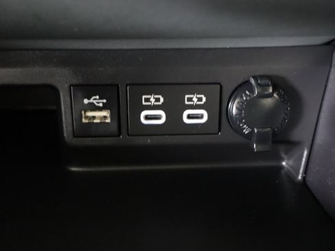 Used 2025 Toyota Highlander XLE AWD/4WD image 19