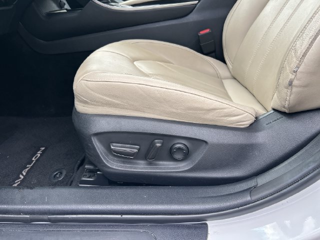 Used 2020 Toyota Avalon XLE w/ Moonroof Package FWD image 12