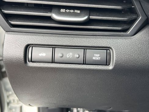 Used 2025 Nissan Altima 2.5 SV FWD image 31