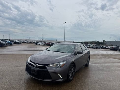 Used 2017 Toyota Camry SE FWD image 8