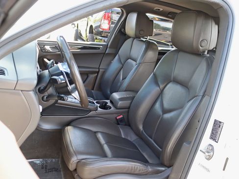 Used 2018 Porsche Macan Sport Edition AWD/4WD image 26