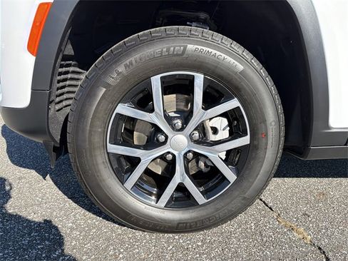 New 2025 Jeep Grand Cherokee Limited image 11