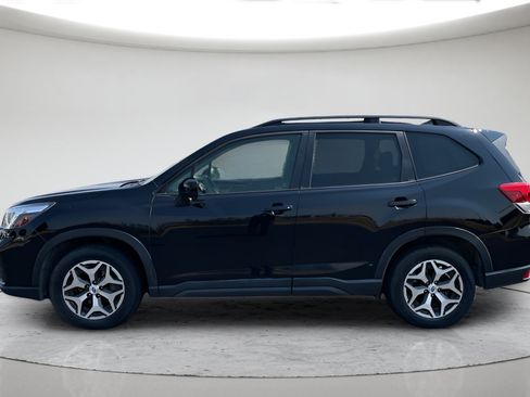 Used 2019 Subaru Forester Premium AWD/4WD image 6