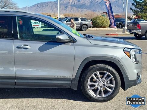 Used 2024 GMC Terrain SLT image 2