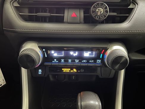 Used 2021 Toyota RAV4 LE image 25