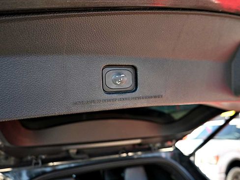 Used 2017 Ford Explorer XLT FWD image 9