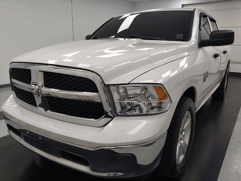 Used 2022 RAM 1500 Classic SLT RWD image 15