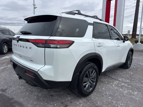 Used 2025 Nissan Pathfinder SV w/ SV Premium Package image 5