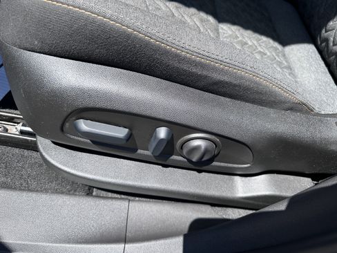 Used 2023 Chevrolet Equinox LT image 16