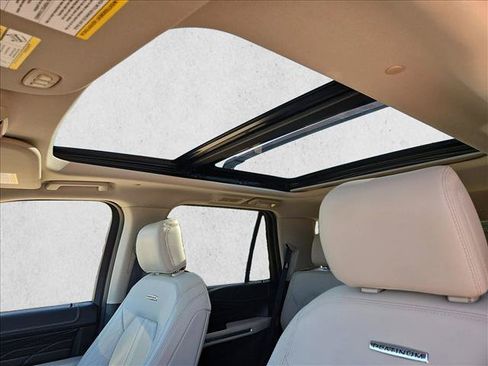 Used 2018 Ford Expedition Platinum RWD image 16